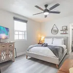 Charming Studio In Miami With Parking And Patio