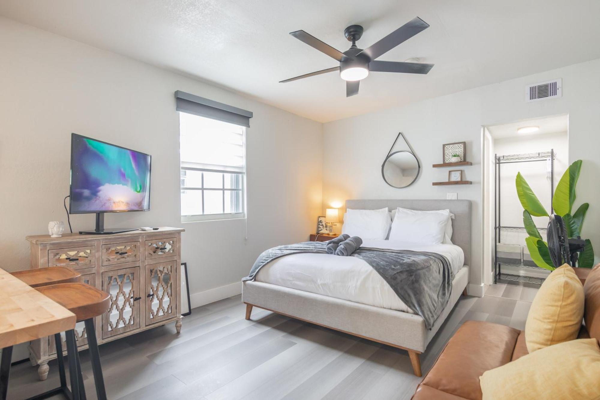 Charming In With Parking And Patio Apartment Miami