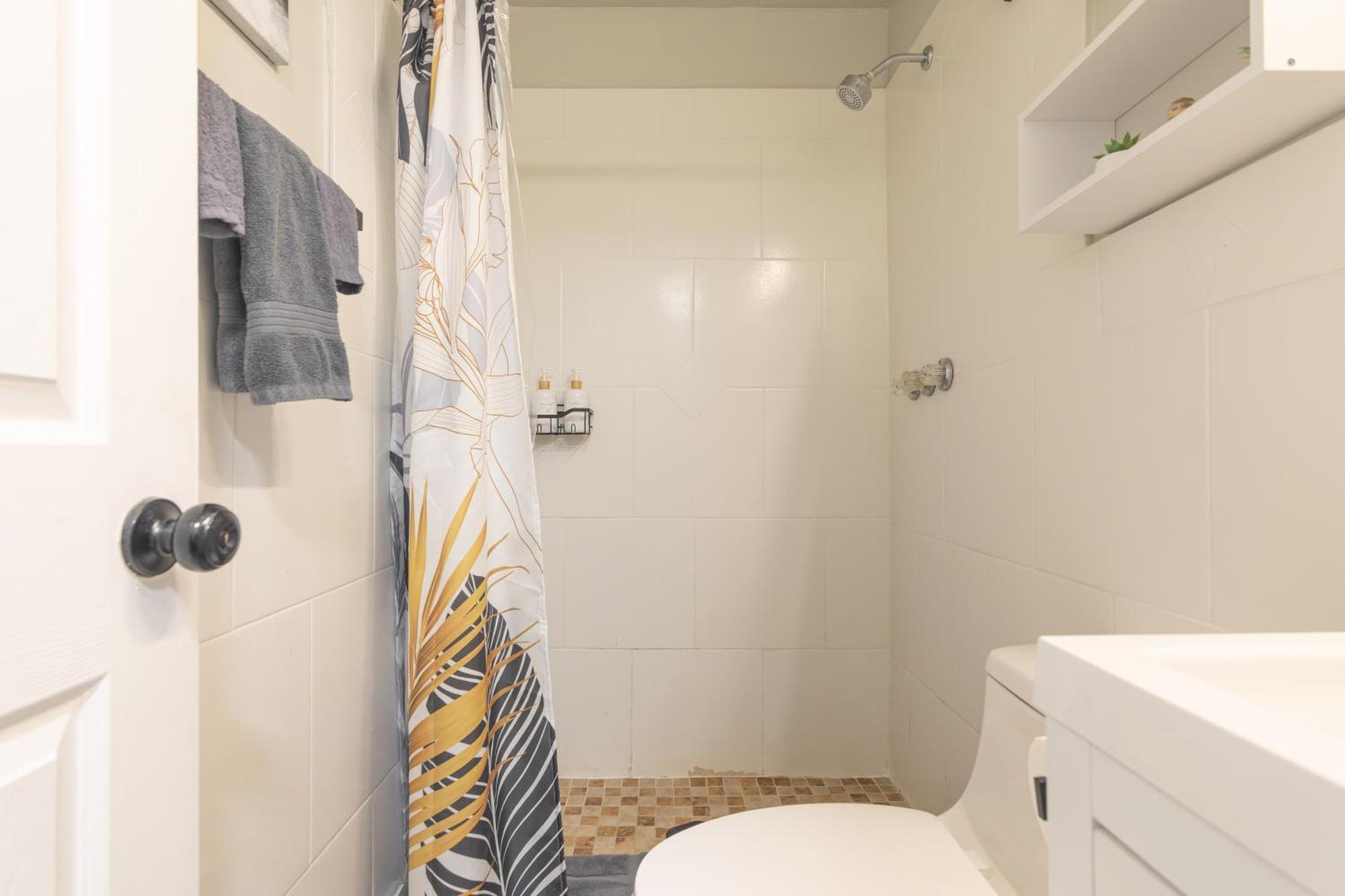 Charming In With Parking And Patio Miami