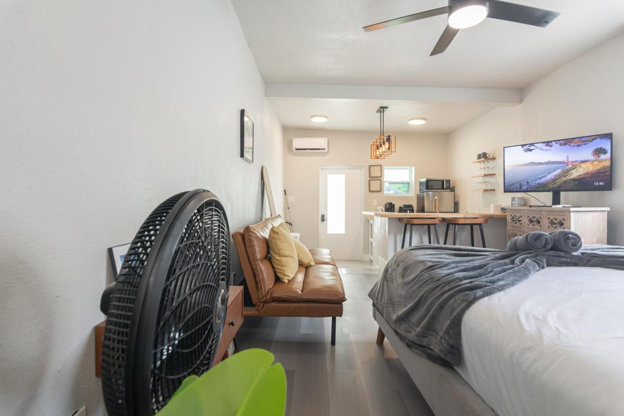 Charming In With Parking And Patio * Miami