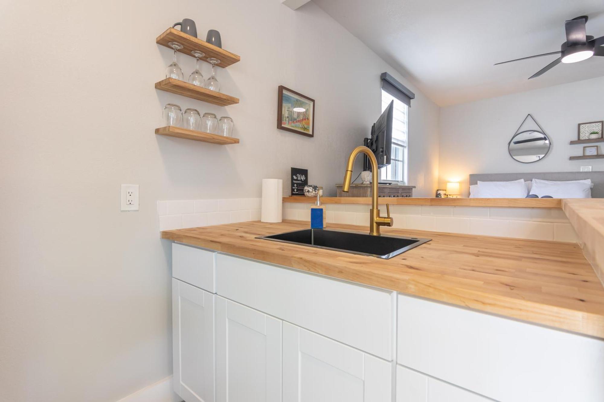 Charming In With Parking And Patio